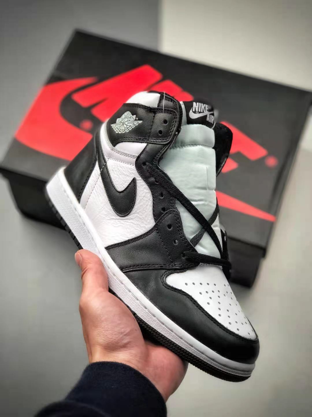 Air Jordan 1 Retro High OG Black White 555088-010 - Classic Sneakers for Style-conscious Buyers