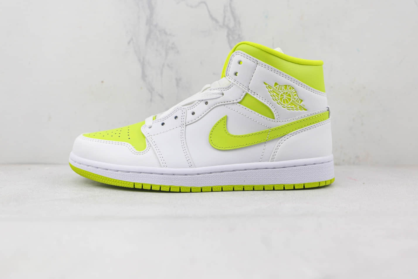 Air Jordan 1 Mid 'White Shadow' 554724-073: Sleek and timeless style