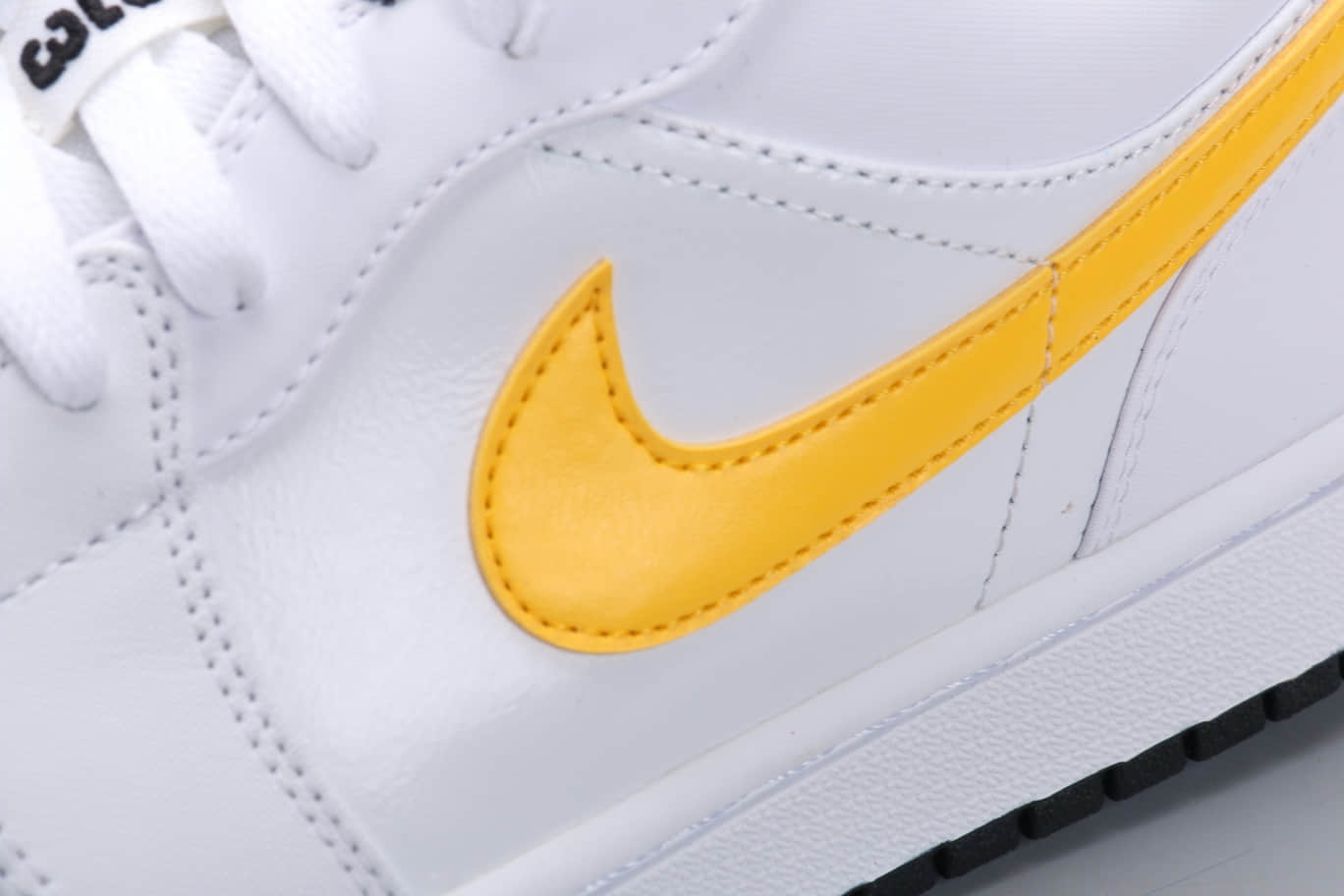 Air Jordan 1 Low 'Multi-Color Swoosh' CW7009-100 | Versatile and Stylish Sneakers