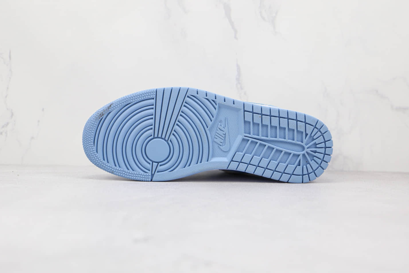 Air Jordan 1 Low 'Aluminum' DC0774-050 - Stylish and Trendy Sneakers | Limited Stock
