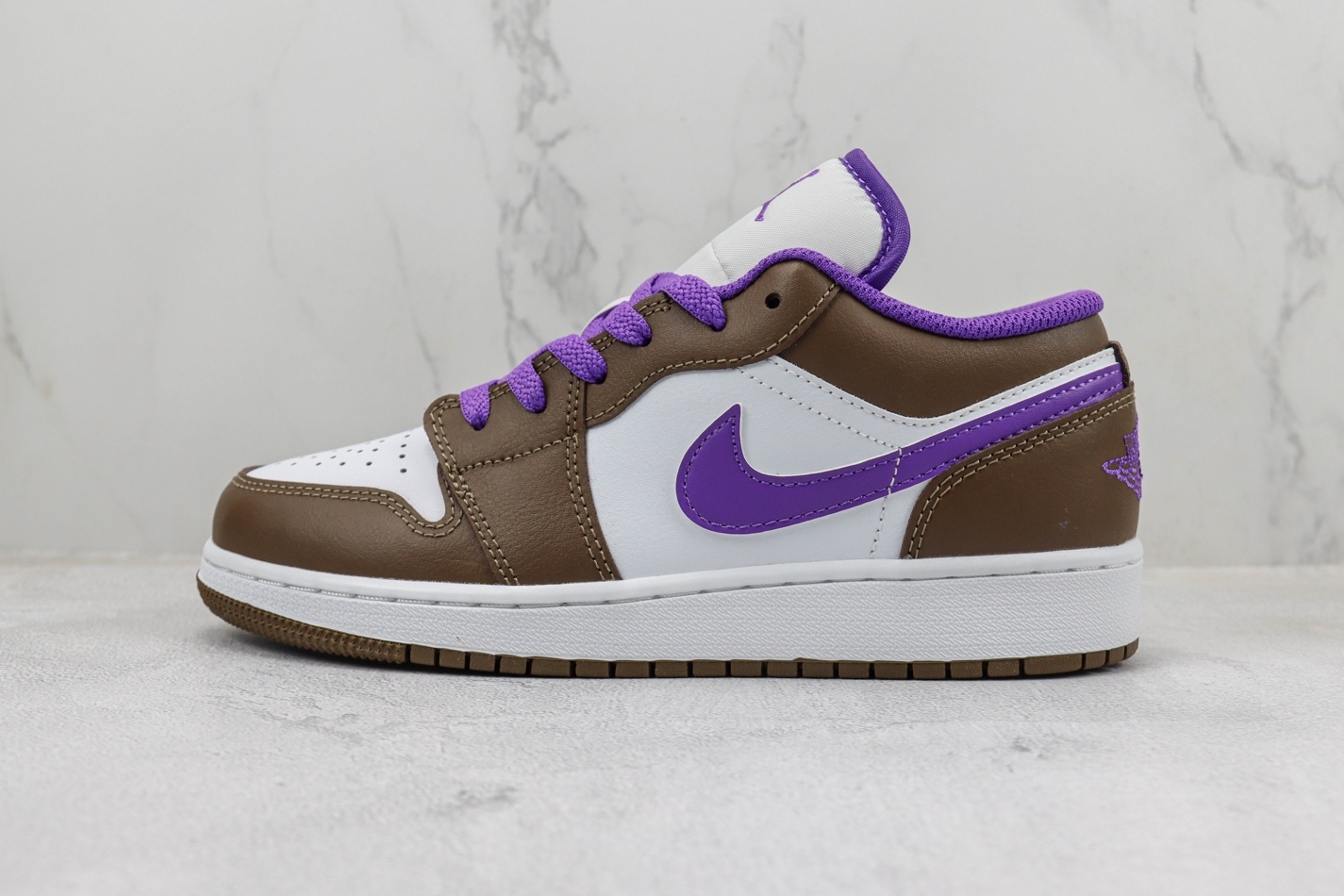 Air Jordan 1 Low 'Pollen' - Stylish and Iconic Sneakers for Men - Limited Edition!