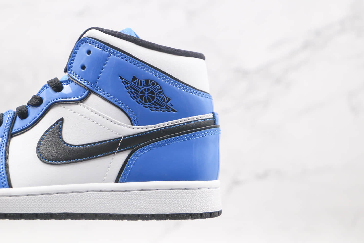 Air Jordan 1 Mid SE Signal Blue DD6834-402: Stylish and Iconic Sneaker Unleashed!