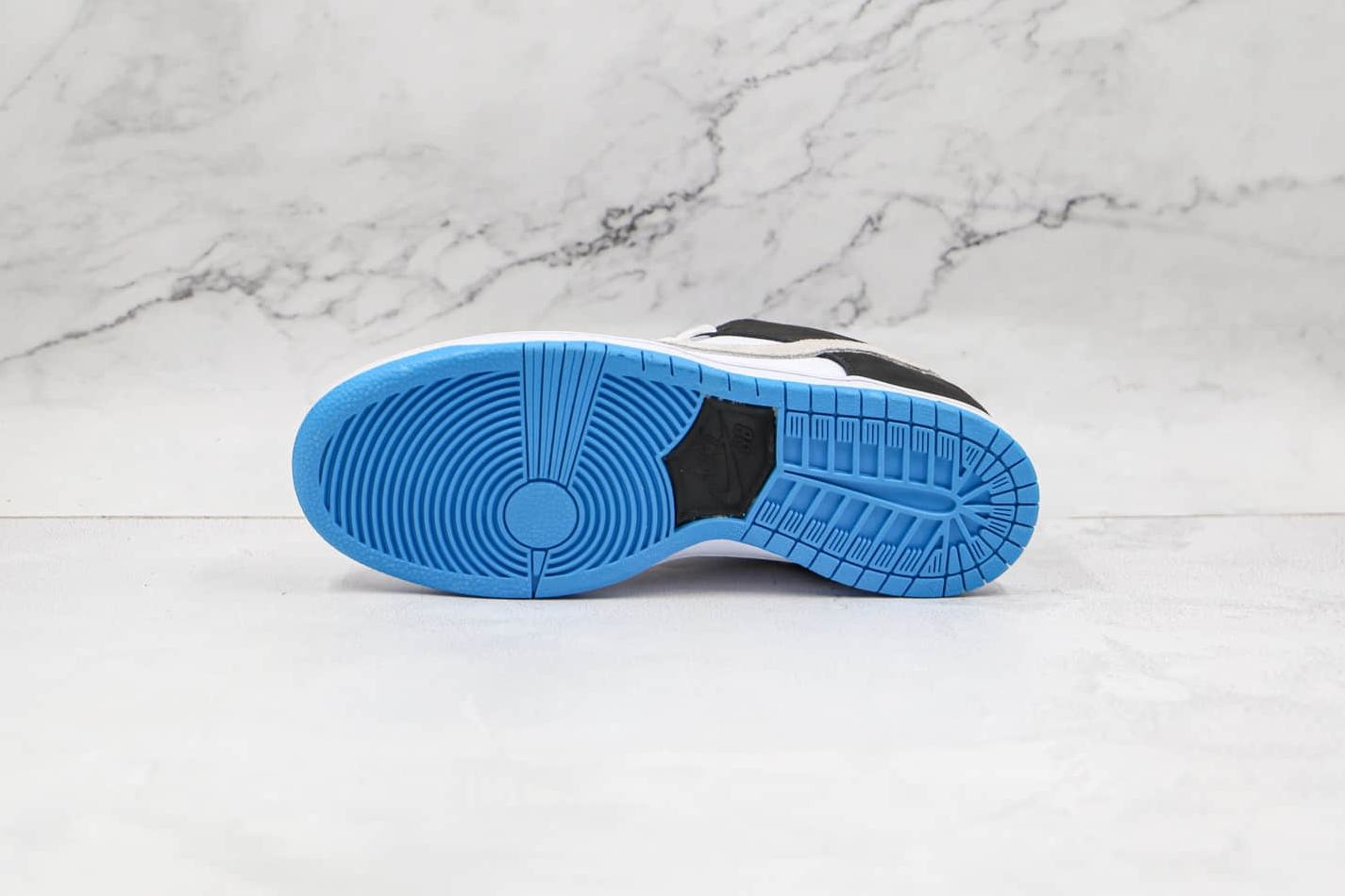 Nike SB Dunk Low Laser Blue BQ6817-101 – Stylish and Sleek Sneakers