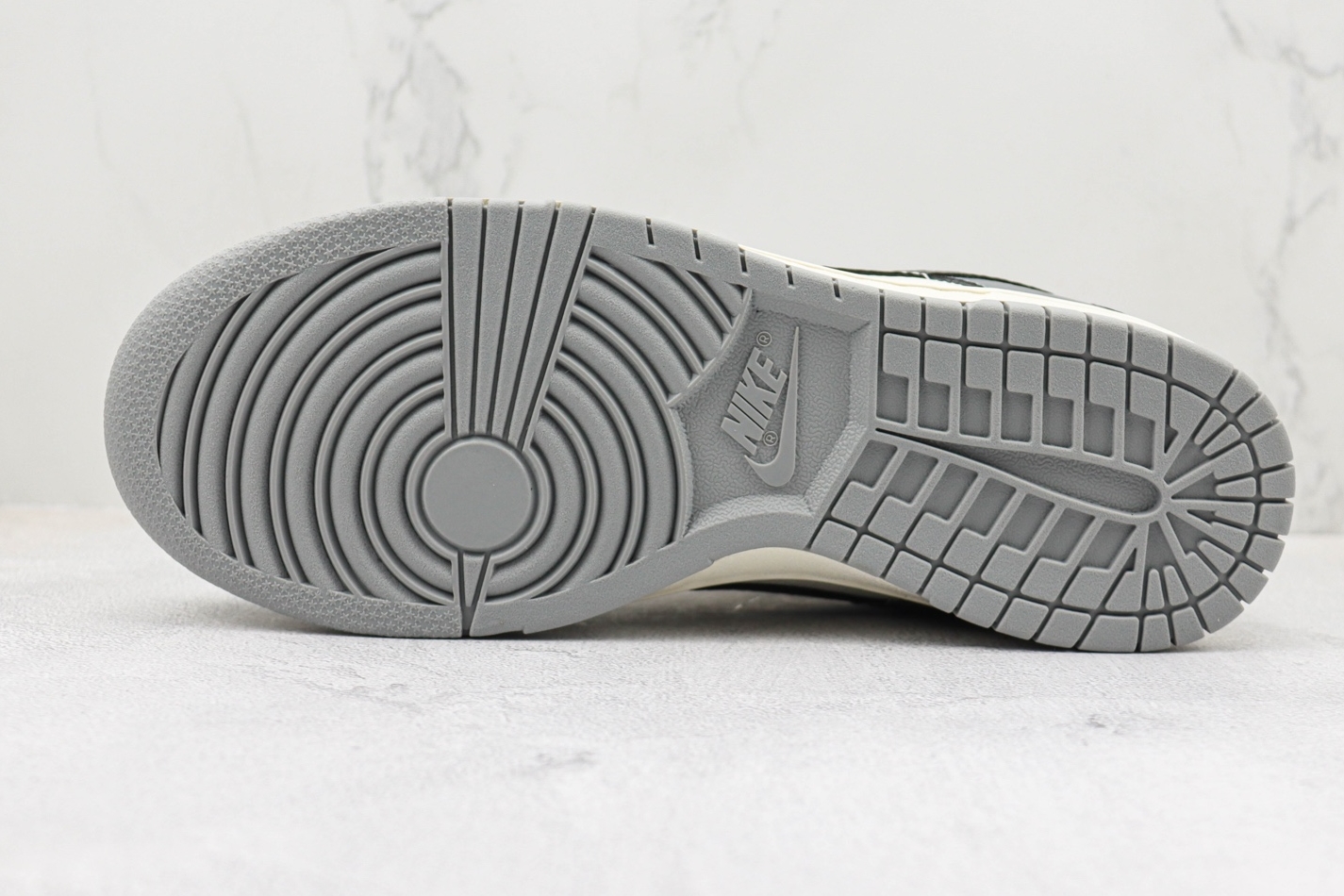 Nike SB Dunk Low Beige Black Dark Grey BB1609-113 - Sleek and Stylish Skate Shoes