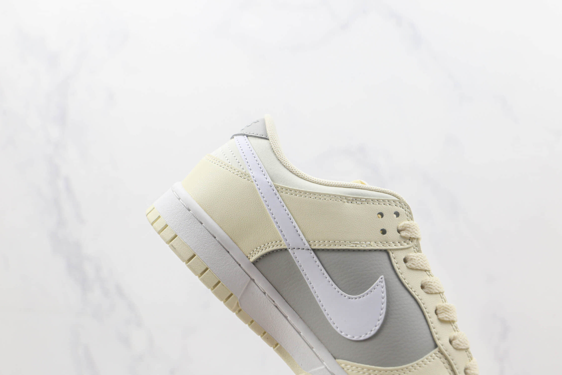 Nike SB Dunk Low Cream White Light Grey DD8052-112 - Stylish and Versatile Sneakers for Every Occasion