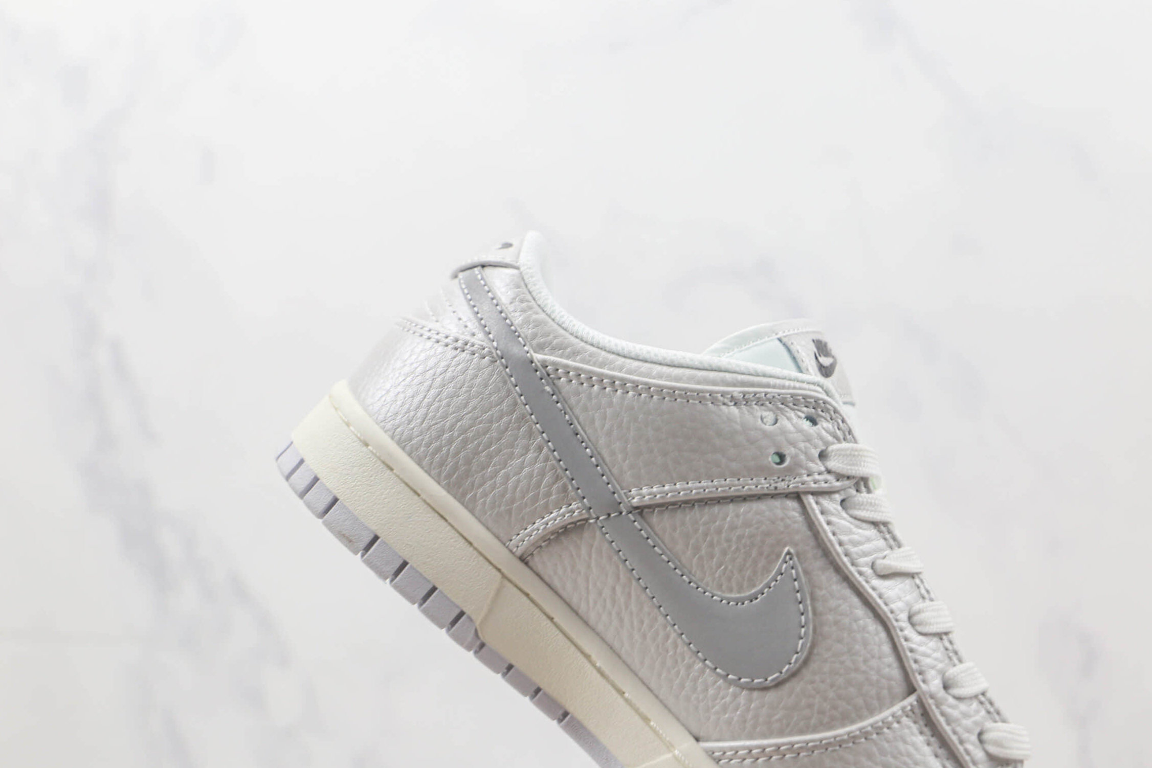 Nike Dunk Low SE Metallic Silver DX3197-095 | Exclusive Release