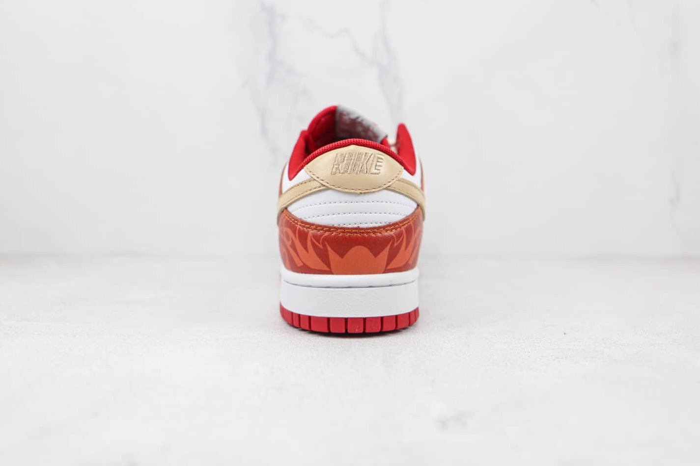 NIKE SB DUNK LOW INDIAN - Authentic Classic Sneakers