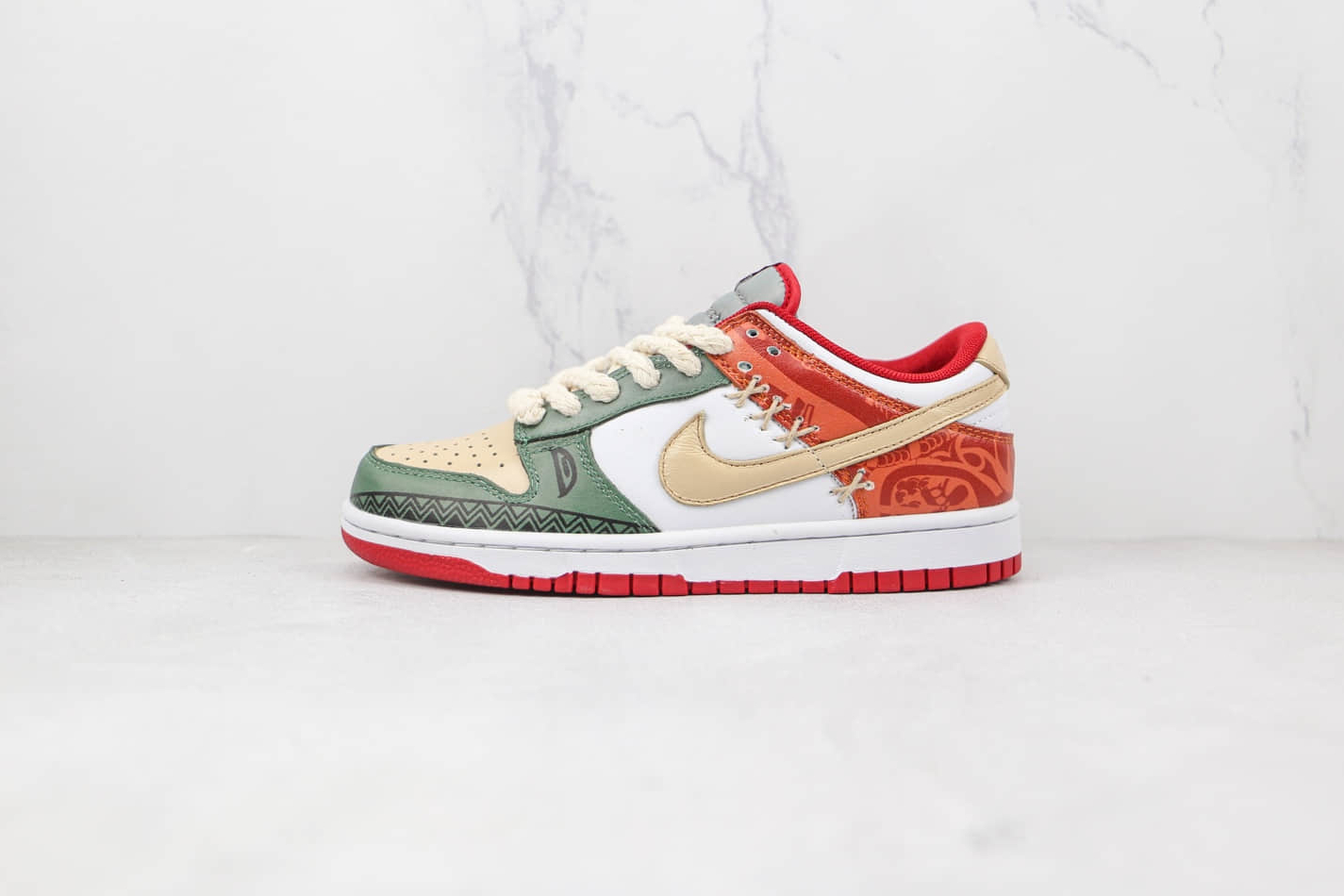 NIKE SB DUNK LOW INDIAN - Authentic Classic Sneakers
