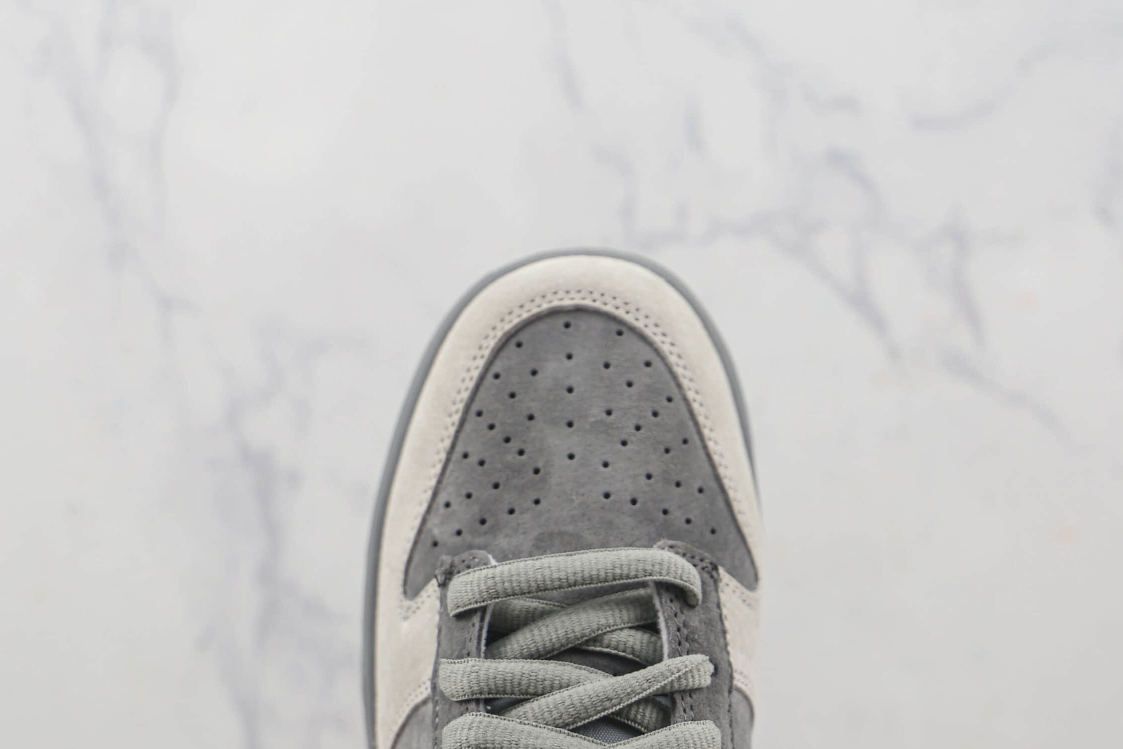 Nike Dunk SB Low Grey - Stylish and Versatile Sneakers for Men | Best Prices