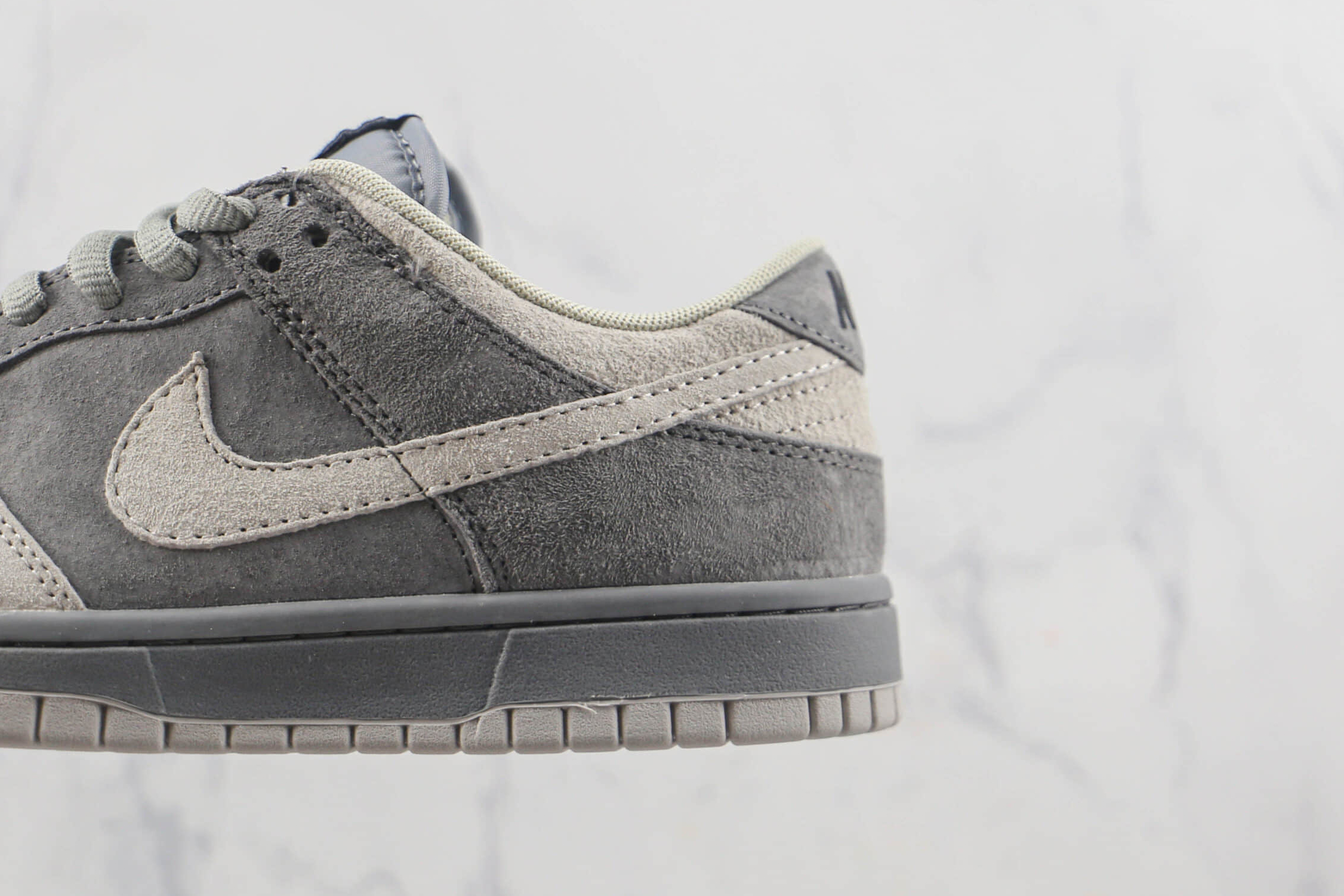 Nike Dunk SB Low Grey - Stylish and Versatile Sneakers for Men | Best Prices