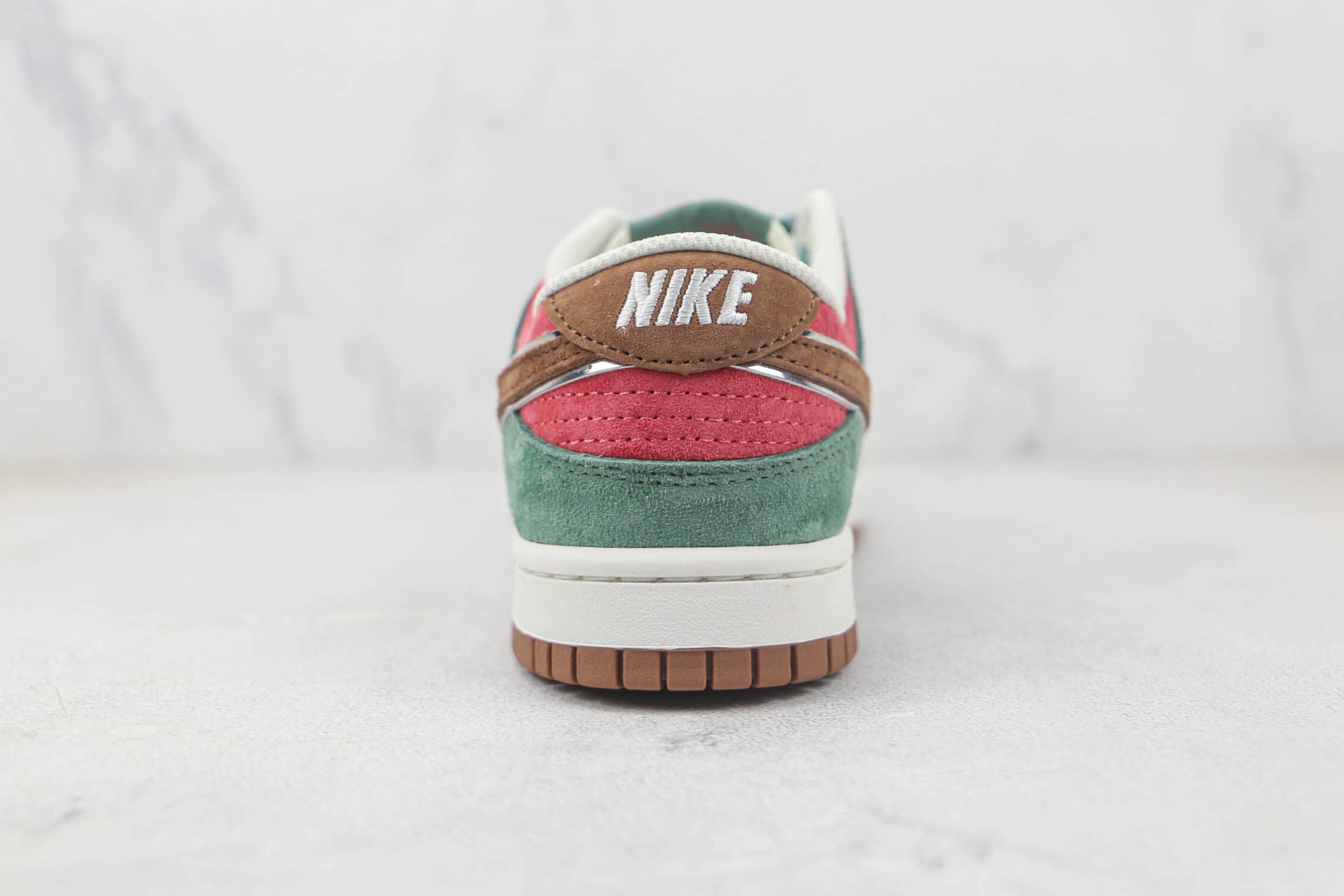 Otomo Katsuhiro x Nike SB Dunk Low Steamboy OST Green Red Brown ST1391-203: A Limited Edition Collaboration for Sneaker Enthusiasts
