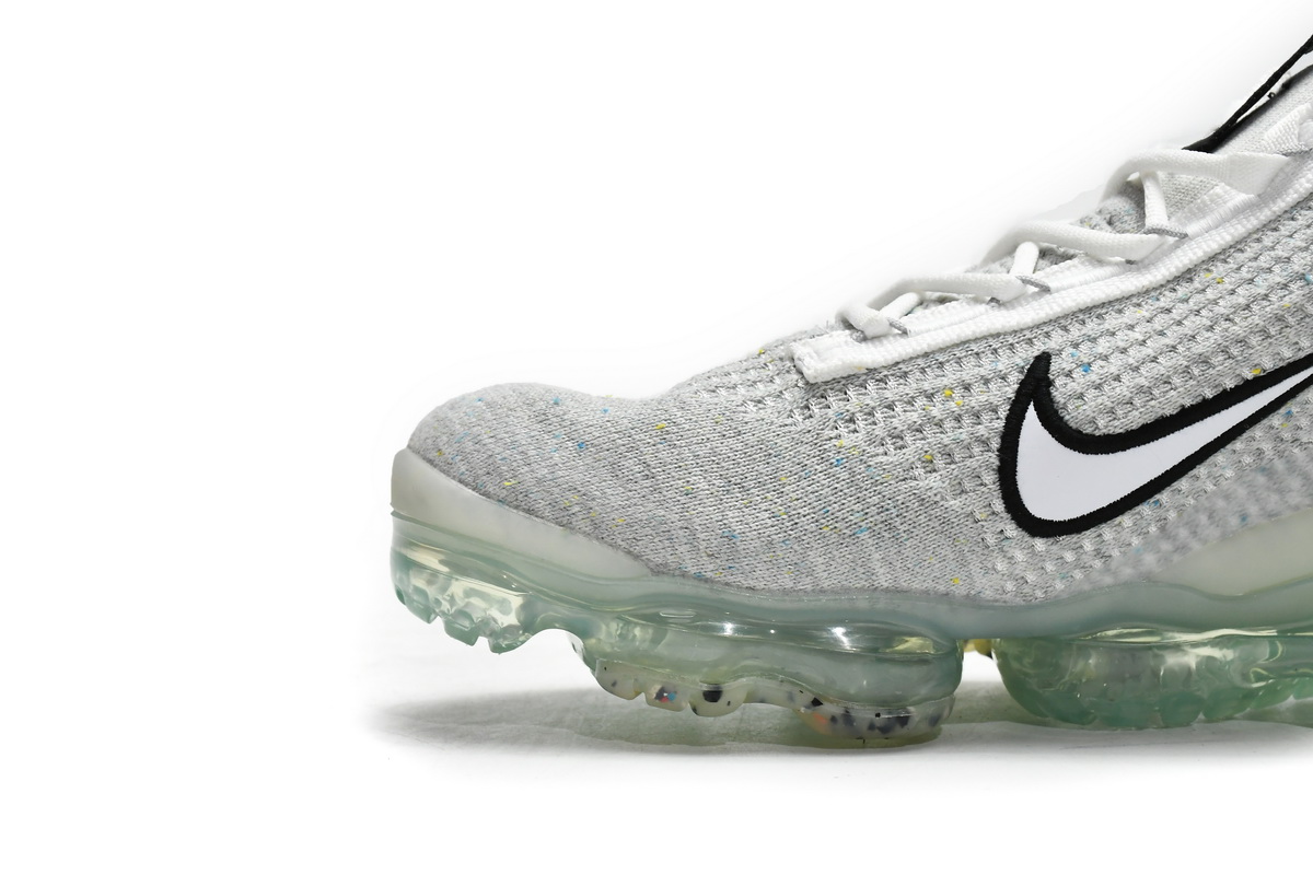 Nike Air VaporMax 2021 Flyknit DH4084-100 - Sleek Monochrome Design with Unmatched Comfort.
